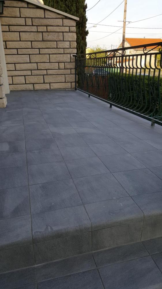 terrasse-carrelage-gris